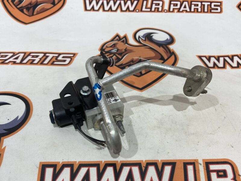 CPLA7L575AA The valve on a tube of the air conditioner Range Rover Sport L494 (2014-2022) used cost 100 € in stock 3 pcs.
