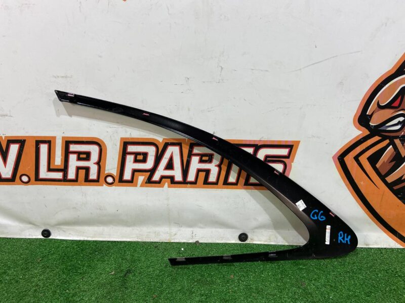 HK8M3210432CW Side Right Rear Glass Molding Jaguar F-Pace X761 (2017-) Used cost 40 € in stock 1 pcs.
