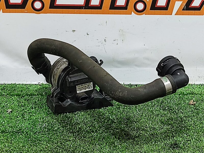 J9C5560 Electric water pump Jaguar F-Pace X761 (2017-) Used cost 55 € in stock 3 pcs.