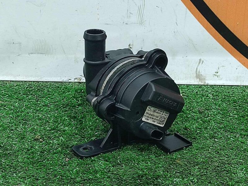 J9C5560 Electric water pump Jaguar F-Pace X761 (2017-) Used - Image 14