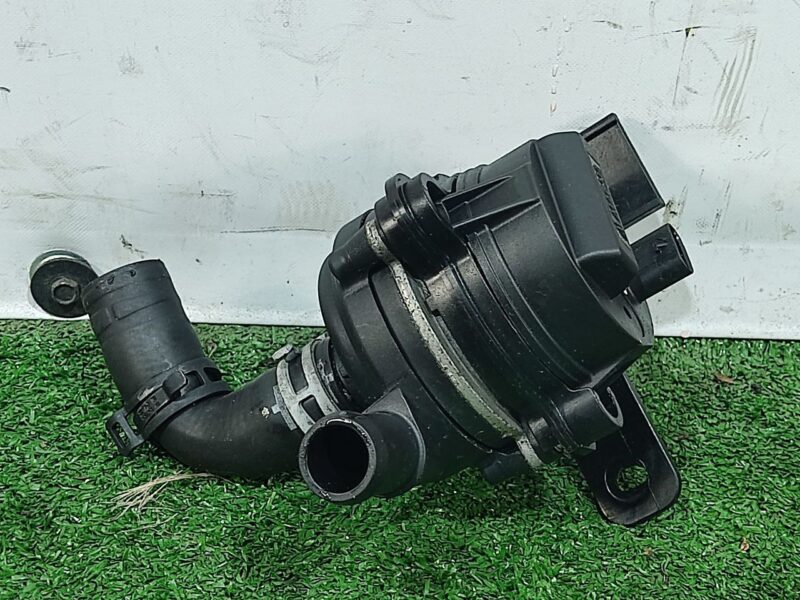 J9C5560 Electric water pump Jaguar F-Pace X761 (2017-) Used - Image 15