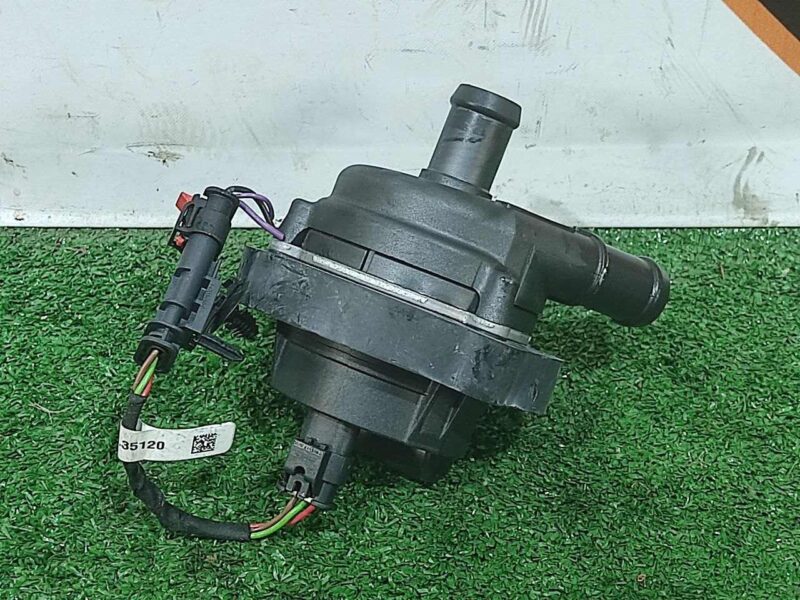 J9C5560 Electric water pump Jaguar F-Pace X761 (2017-) Used - Image 19