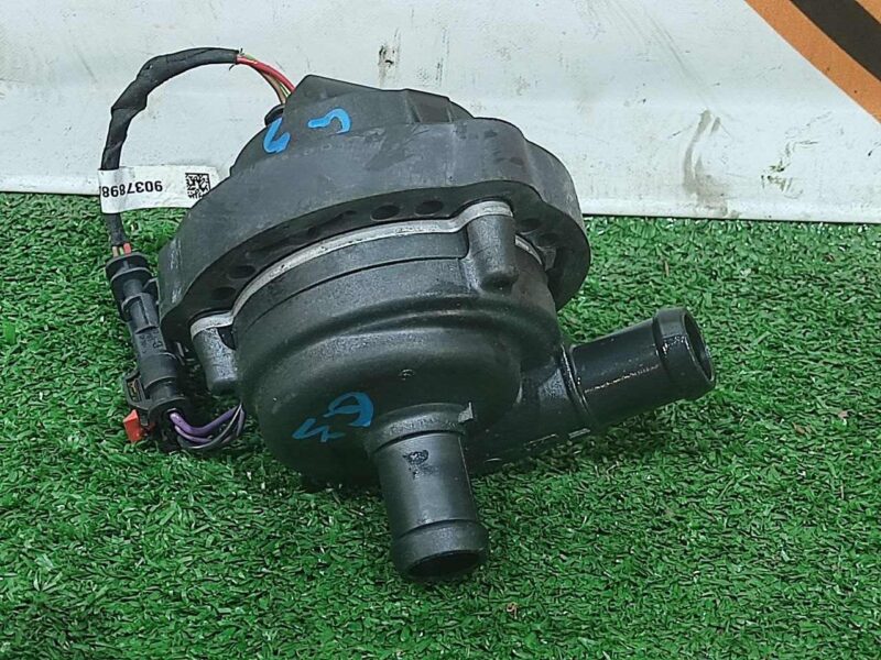 J9C5560 Electric water pump Jaguar F-Pace X761 (2017-) Used - Image 20
