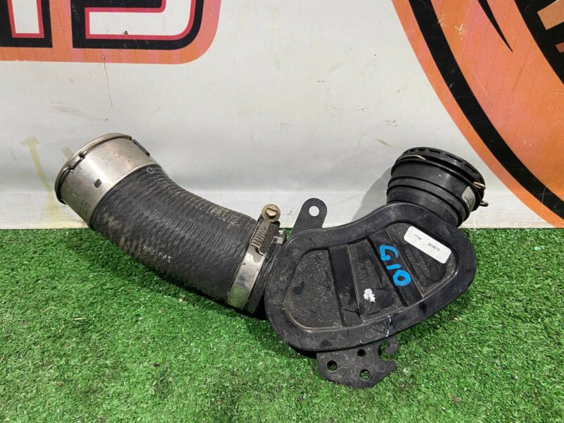 J9C7413 Intercooler Hose Jaguar E-Pace X540 (2017-) Used cost 80 € in stock 2 pcs.