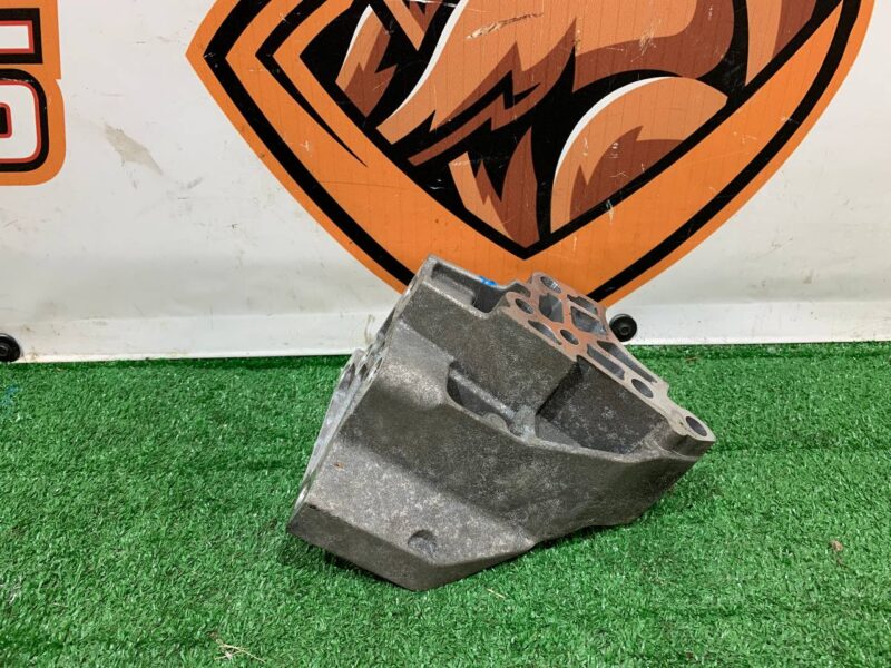 LR001216 Engine Mounting bracket 2.2 TDCI Right RANGE ROVER EVOQUE L538 2011-2018 Used cost 27 € in stock 1 pcs.