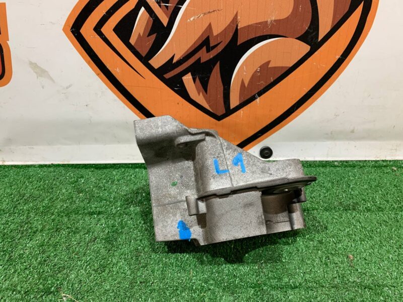 LR001216 Engine Mounting bracket 2.2 TDCI Right RANGE ROVER EVOQUE L538 2011-2018 Used cost 27 € in stock 1 pcs.