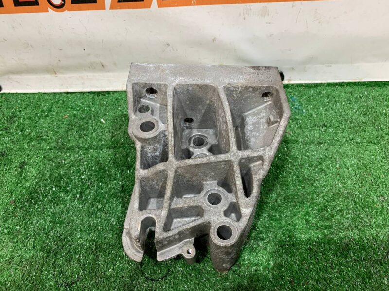 LR001216 Engine Mounting bracket 2.2 TDCI Right RANGE ROVER EVOQUE L538 2011-2018 Used cost 27 € in stock 1 pcs.