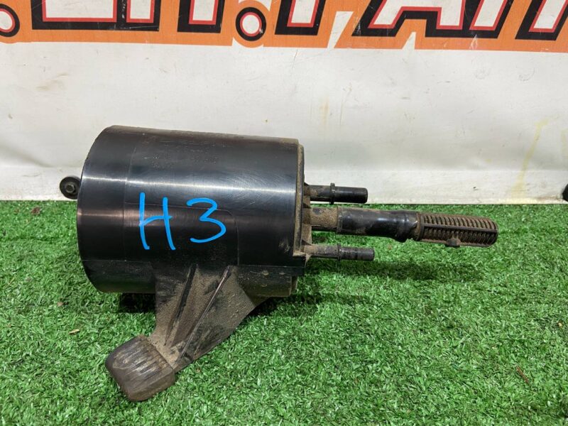 LR003486 Gasoline vapor absorber Jaguar F-Pace X761 (2017-) used cost 25 € in stock 1 pcs.