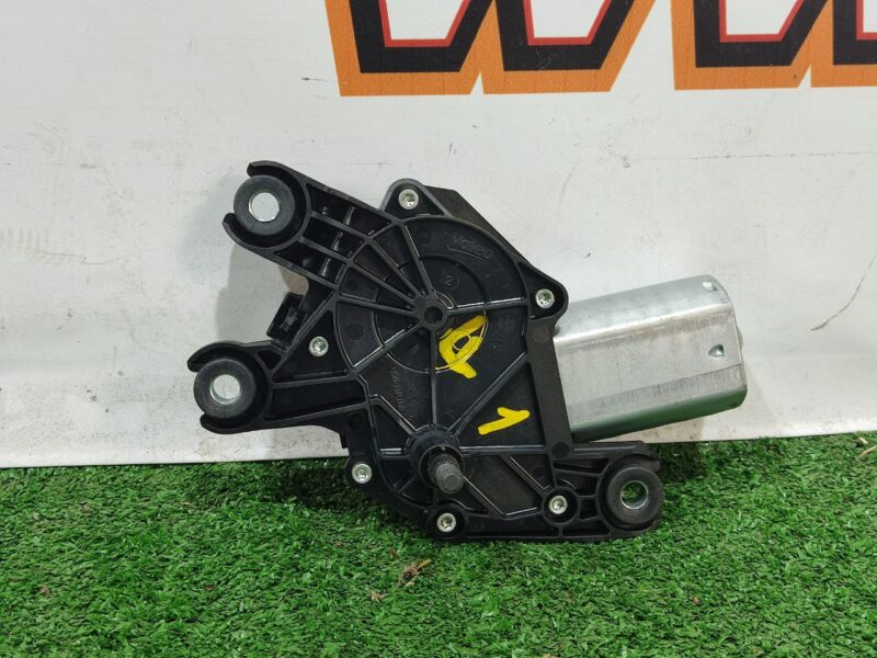 LR024226 Rear windshield wiper motor Range Rover Evoque L538 (2012-2018) Used cost 86,67 € in stock 2 pcs.