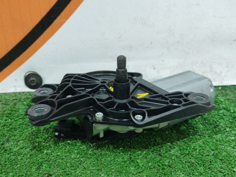 LR024226 Rear windshield wiper motor Range Rover Evoque L538 (2012-2018) Used cost 86,67 € in stock 2 pcs.