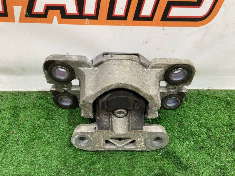 LR024738 Gearbox support Range Rover Evoque L538 (2012-2018) used cost 90 € in stock 1 pcs.