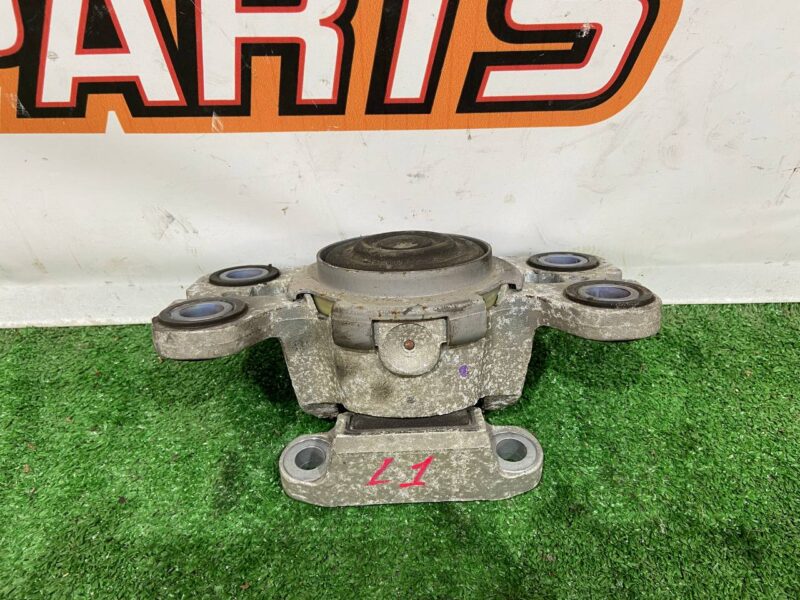 LR024738 Gearbox support Range Rover Evoque L538 (2012-2018) used cost 90 € in stock 1 pcs.