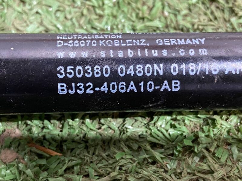 LR025379 Range Rover Evoque L538 (2012-2018) Used Trunk Lid Shock Absorber cost 15 € in stock 1 pcs.