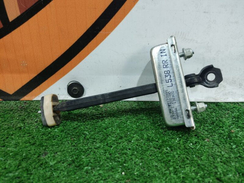LR027611 Rear door limiter Range Rover Evoque L538 (2012-2018) Used cost 4,44 € in stock 5 pcs.