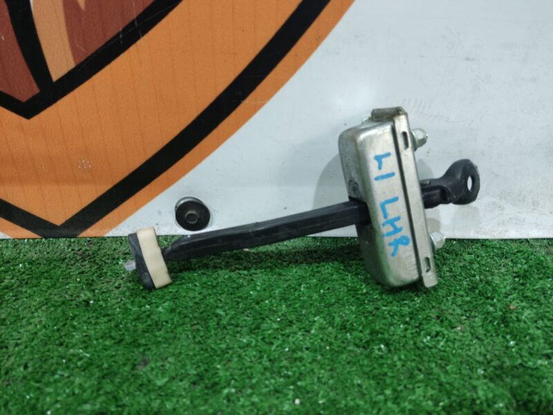LR027611 Rear door limiter Range Rover Evoque L538 (2012-2018) Used cost 4,44 € in stock 5 pcs.