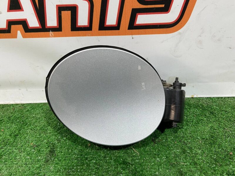 LR033012 Tank hatch RANGE ROVER EVOQUE L538 2011-2018 Used cost 28,5 € in stock 1 pcs.