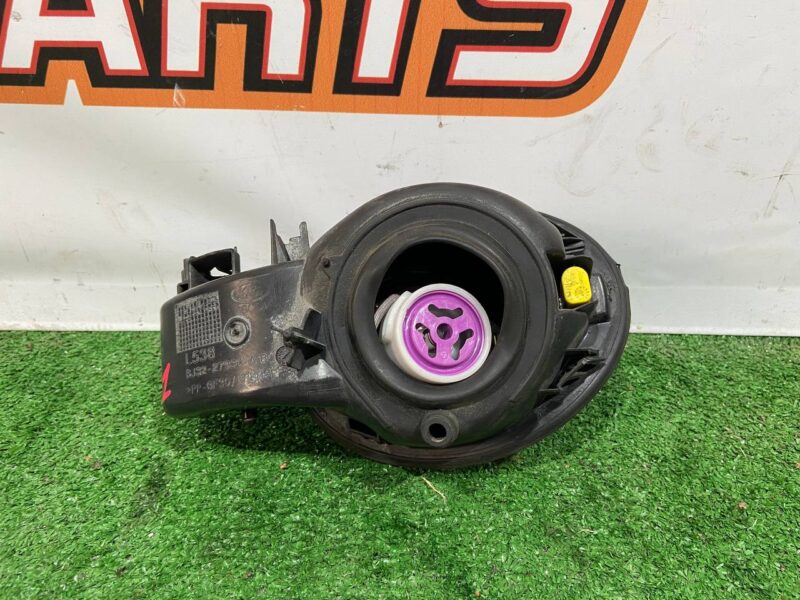 LR033012 Tank hatch RANGE ROVER EVOQUE L538 2011-2018 Used cost 28,5 € in stock 1 pcs.