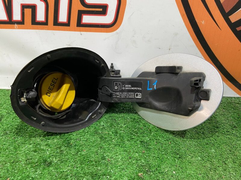 LR033012 Tank hatch RANGE ROVER EVOQUE L538 2011-2018 Used cost 28,5 € in stock 1 pcs.
