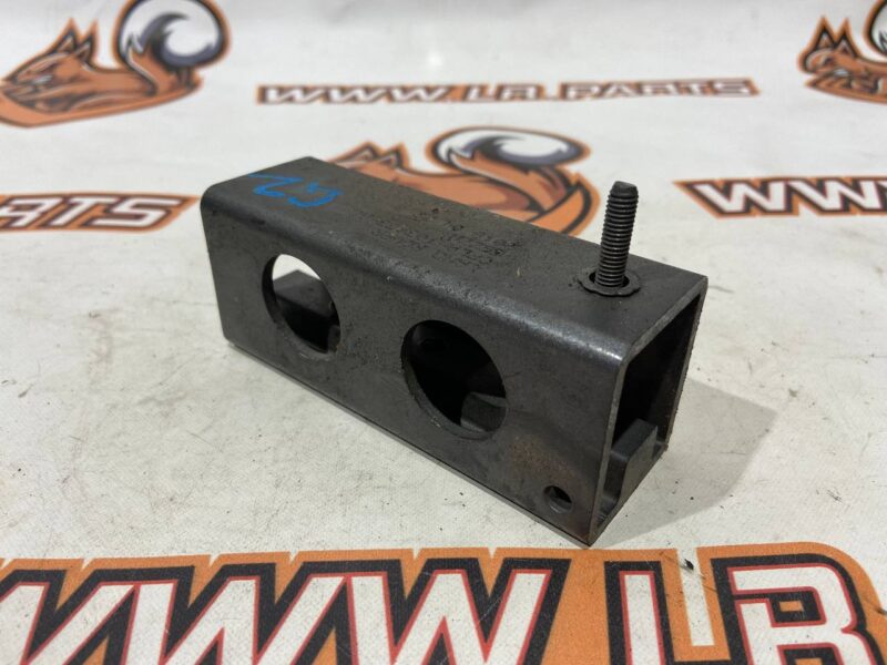 LR033057 Bracket for bumper amplifier left Range Rover Sport L494 (2014-2022) Used cost 15 € in stock 4 pcs.