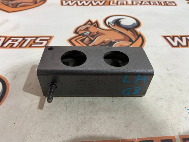 LR033057 Bracket for bumper amplifier left Range Rover Sport L494 (2014-2022) Used - Image 14