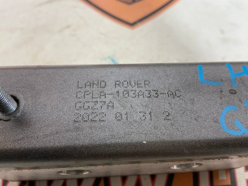 LR033057 Bracket for bumper amplifier left Range Rover Sport L494 (2014-2022) Used - Image 16