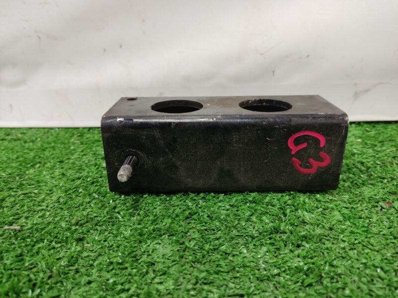 LR033057 Bracket for bumper amplifier left Range Rover Sport L494 (2014-2022) Used cost 15 € in stock 4 pcs.