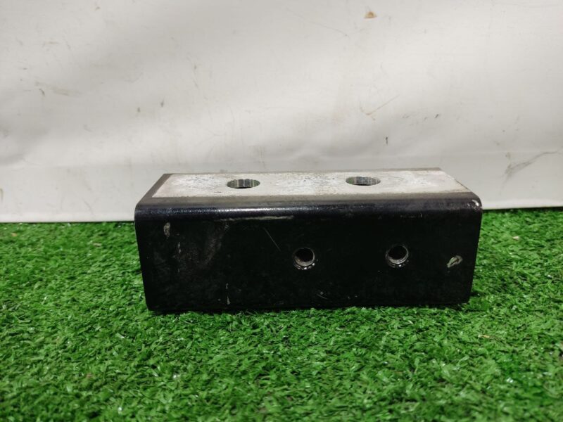 LR033057 Bracket for bumper amplifier left Range Rover Sport L494 (2014-2022) Used cost 15 € in stock 4 pcs.