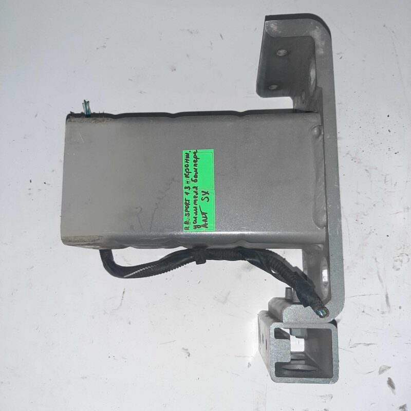 LR033057 Bracket for bumper amplifier left Range Rover Sport L494 (2014-2022) Used cost 15 € in stock 4 pcs.