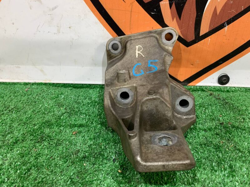 LR033181 Engine cushion bracket right 3.0TD Range Rover Sport L494 Used - Image 15