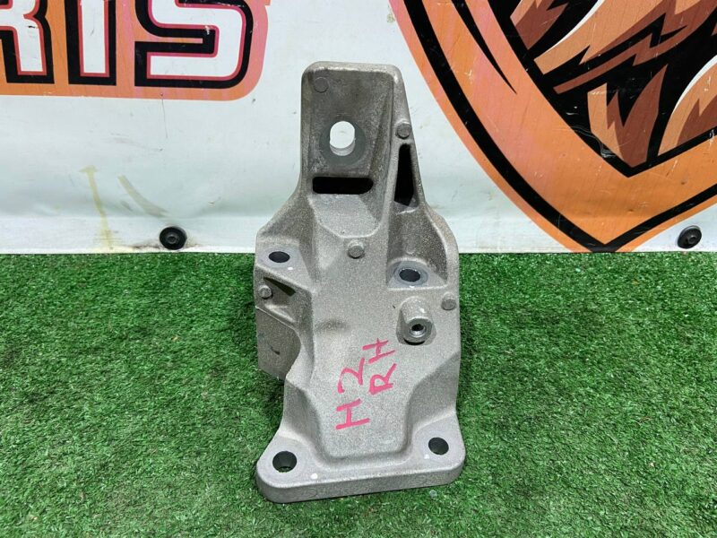 LR033181 Engine cushion bracket right 3.0TD Range Rover Sport L494 Used - Image 16