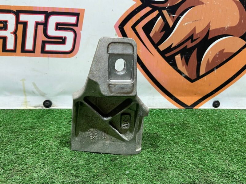 LR033181 Engine cushion bracket right 3.0TD Range Rover Sport L494 Used - Image 17