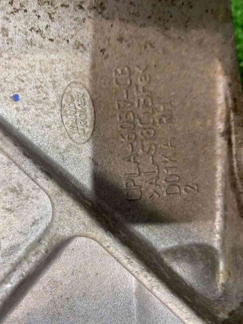 LR033181 Engine cushion bracket right 3.0TD Range Rover Sport L494 Used cost 30 € in stock 6 pcs.
