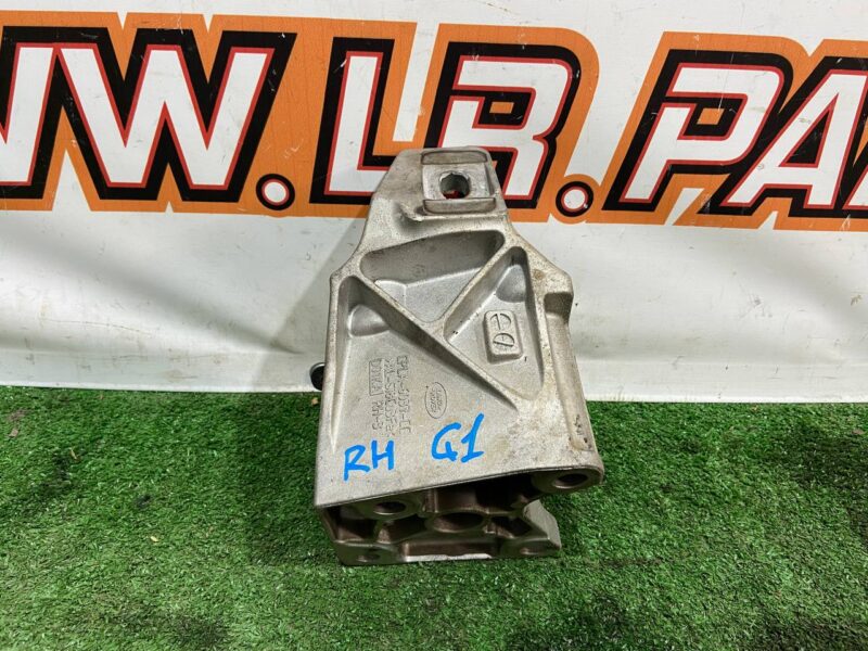 LR033181 Engine cushion bracket right 3.0TD Range Rover Sport L494 Used cost 30 € in stock 6 pcs.