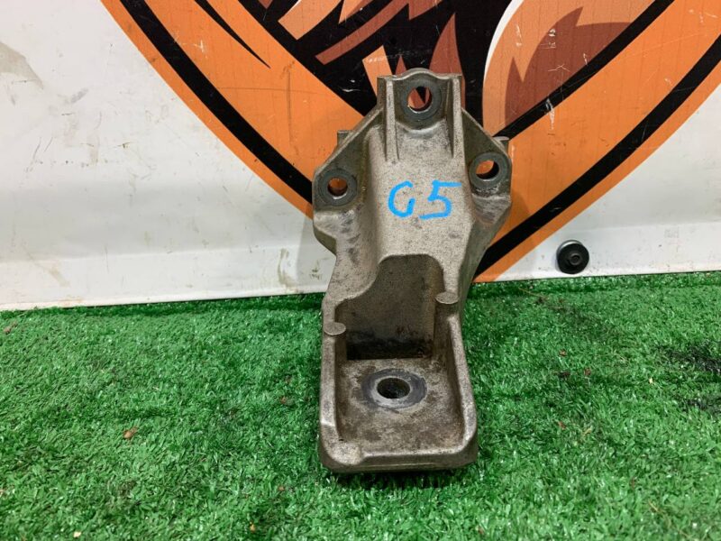 LR033184 Engine cushion bracket left 3.0 TD Range Rover Sport L494 Used - Image 17