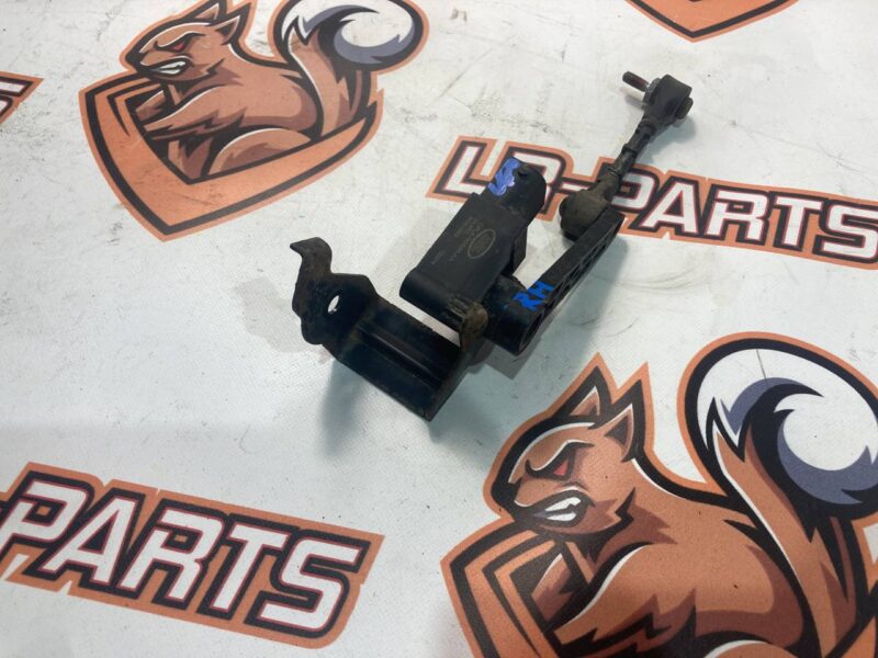 LR033256 Front suspension height sensor Range Rover Sport L494 (2014-2022) Used cost 50 € in stock 11 pcs.