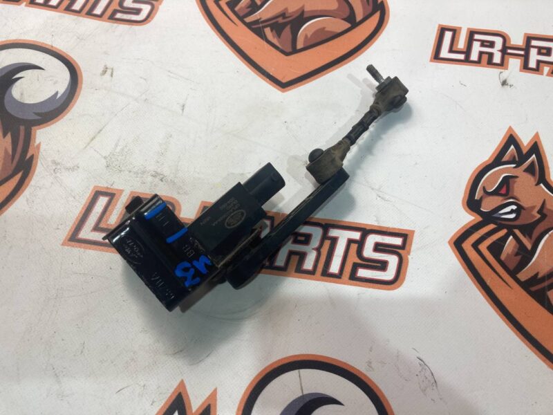 LR033256 Front suspension height sensor Range Rover Sport L494 (2014-2022) Used cost 50 € in stock 11 pcs.