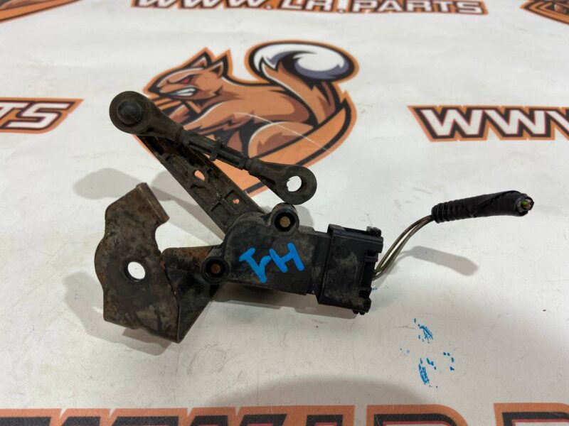 LR033256 Front suspension height sensor Range Rover Sport L494 (2014-2022) Used cost 50 € in stock 11 pcs.