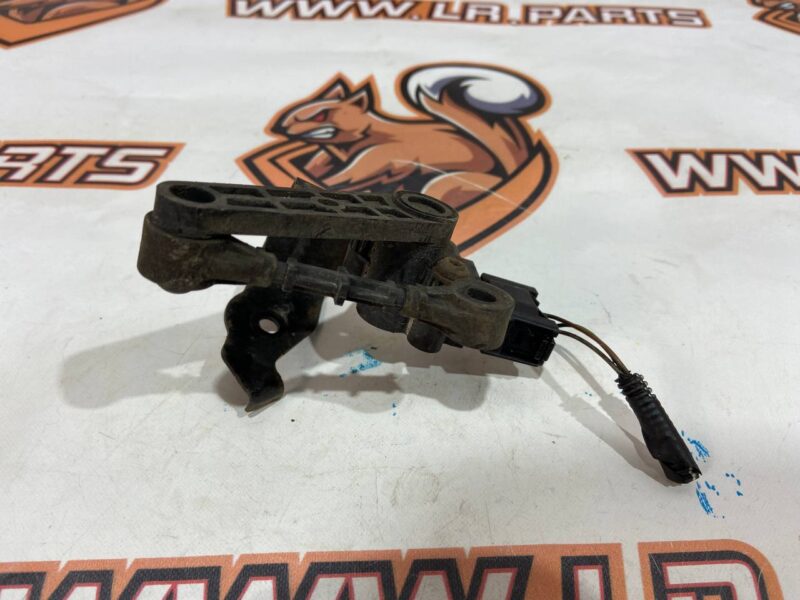 LR033256 Front suspension height sensor Range Rover Sport L494 (2014-2022) Used cost 50 € in stock 11 pcs.