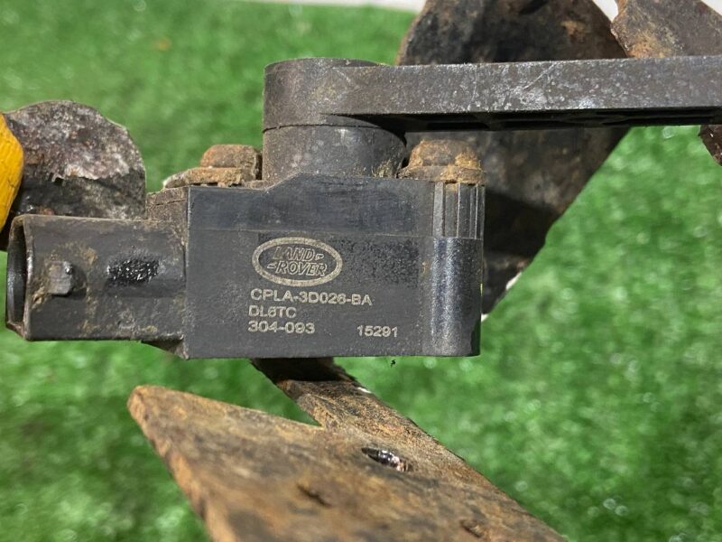 LR033257 Rear suspension height sensor Range Rover L405 (2013-2021) Used cost 50 € in stock 2 pcs.