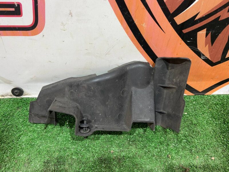 LR033400 Front bumper deflector left RANGE ROVER (L405) 2013- Used cost 10 € in stock 4 pcs.