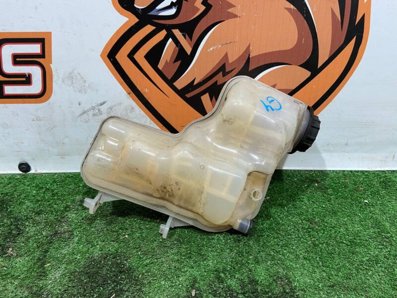 LR034654 Expansion tank 3.0IE 4.4D 5.0IE Range Rover L405 (2013-2021) Used cost 50 € in stock 6 pcs.