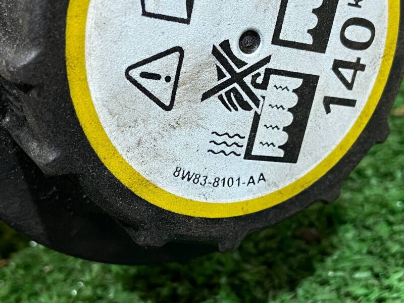 LR034654 Expansion tank 3.0IE 4.4D 5.0IE Range Rover L405 (2013-2021) Used cost 50 € in stock 6 pcs.