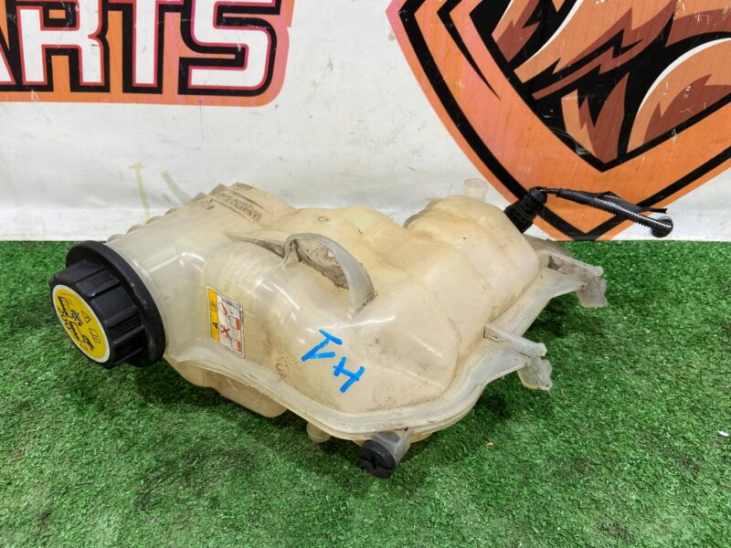 LR034654 Expansion tank 3.0IE 4.4D 5.0IE Range Rover L405 (2013-2021) Used cost 50 € in stock 6 pcs.