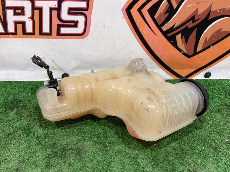 LR034654 Expansion tank 3.0IE 4.4D 5.0IE Range Rover L405 (2013-2021) Used cost 50 € in stock 6 pcs.
