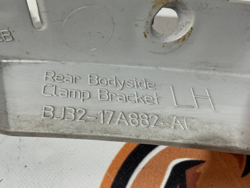 LR035105 Bracket for bumper left Range Rover Evoque L538 (2012-2018) Used cost 16 € in stock 3 pcs.