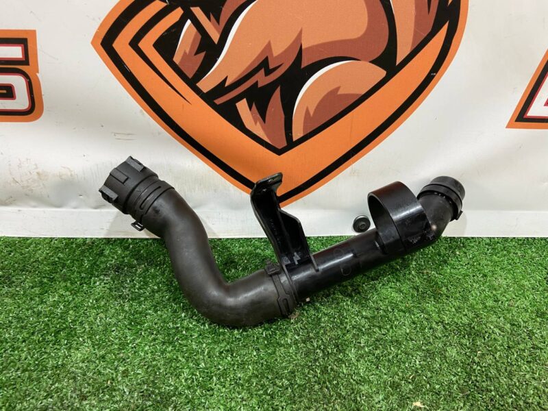 LR035627 Cooling pipe 3.0D Range Rover Sport L494 (2014-2022) Used cost 15 € in stock 3 pcs.
