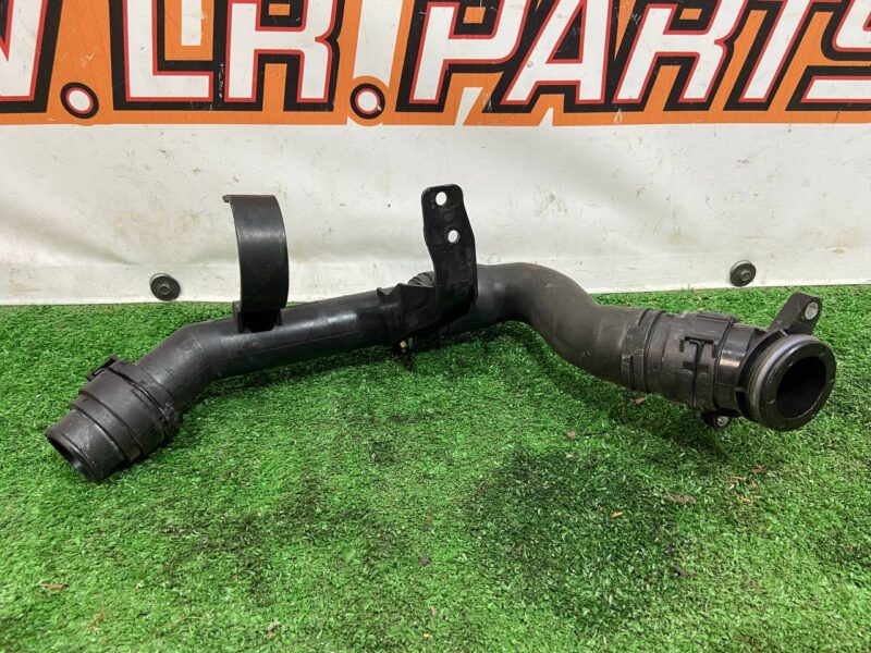 LR035627 Cooling pipe 3.0D Range Rover Sport L494 (2014-2022) Used cost 15 € in stock 3 pcs.