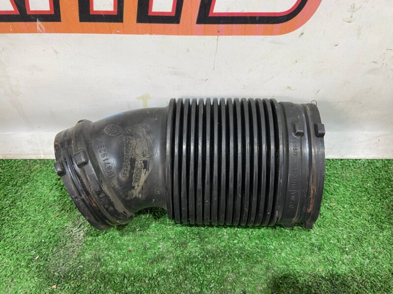 LR036433 Air duct to throttle body right Range Rover Sport L494 (2014-2022) USED cost 60 € in stock 1 pcs.