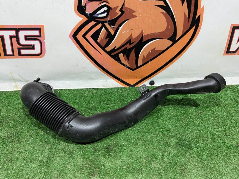 LR036466 Right pipe, Air filter - to turbocharger Range Rover Sport L494 (2014-2022) Used cost 40 € in stock 8 pcs.