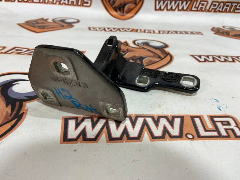 LR036598 Rear door lifting hinge RH Range Rover L405 (2013-2021) Used cost 30 € in stock 5 pcs.